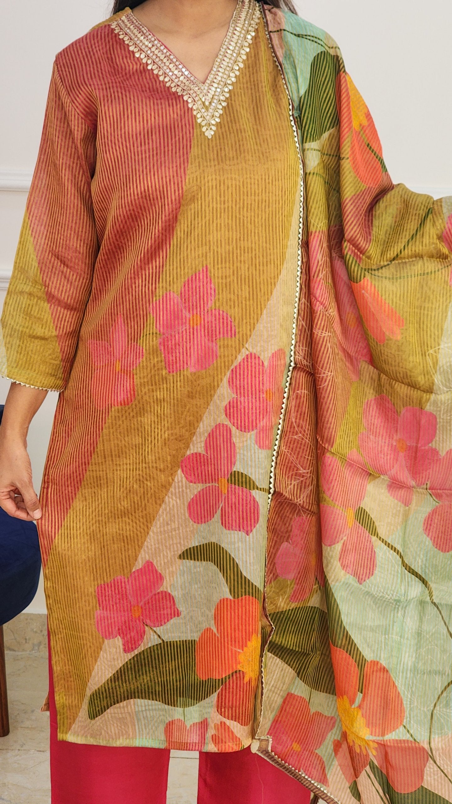 Floral Suit Set On Satin Tissue
