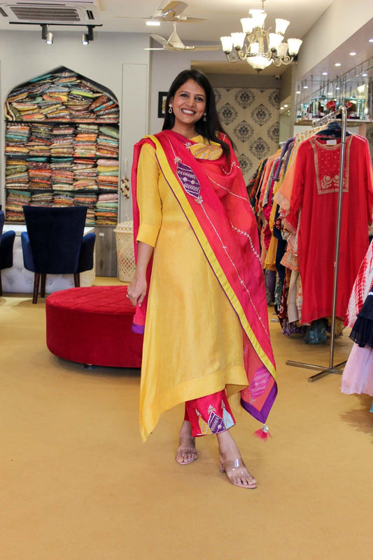 Appliqued Duppata and Pant kurta Set