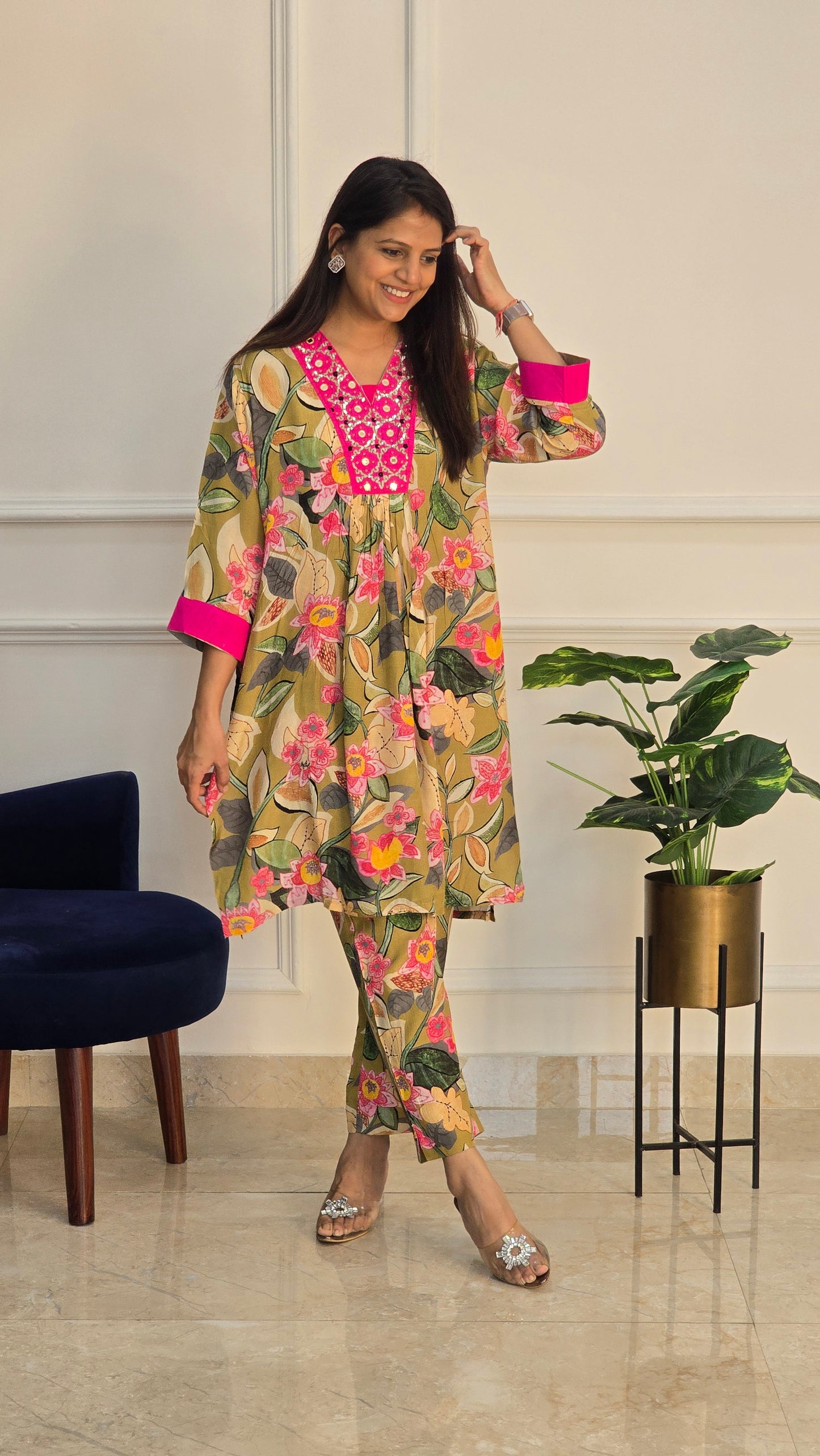 Jhilmil Green Floral Kurta Set - View 4 - PinkTree by Shrutika