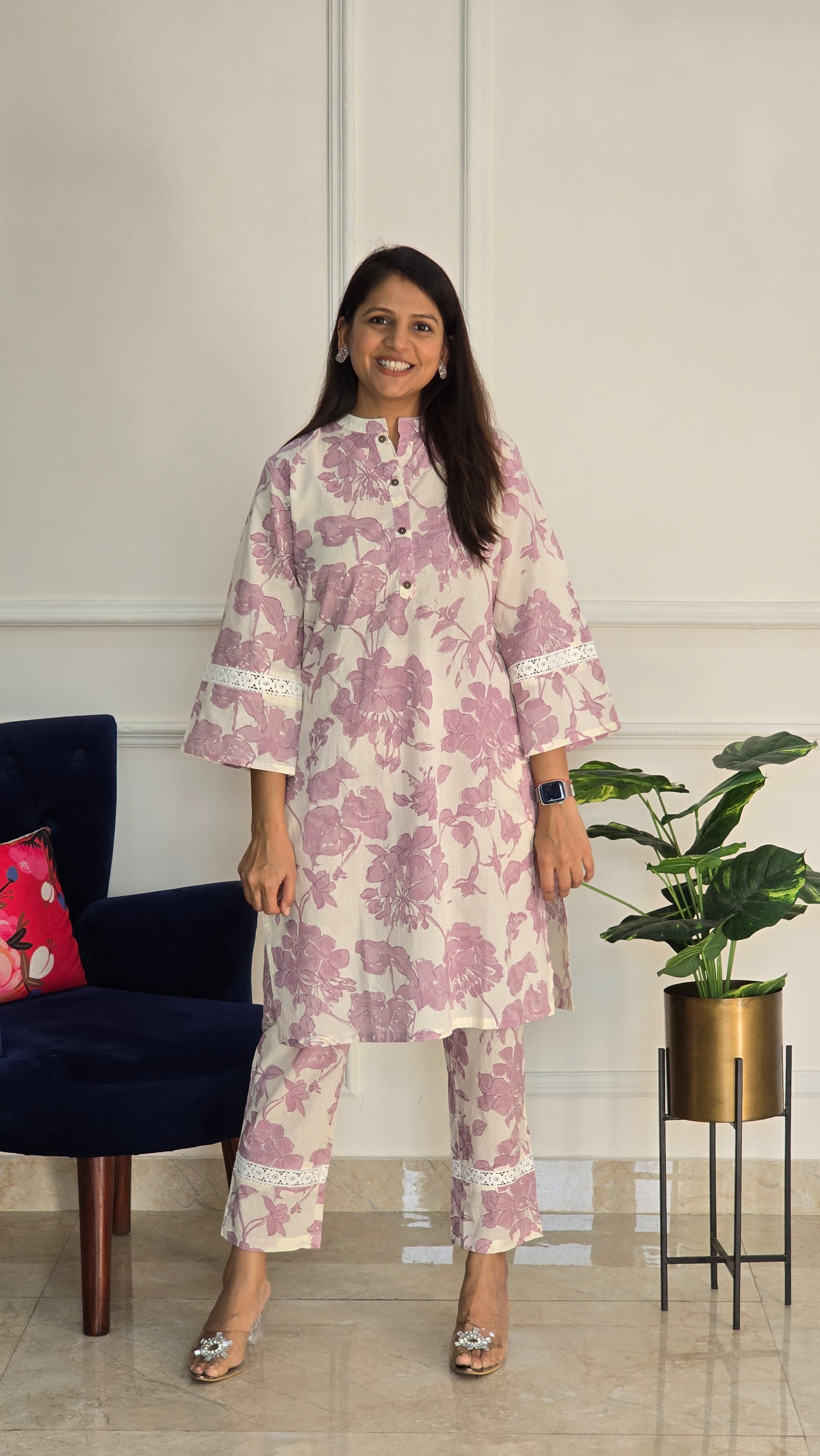 Lilac Floral Kurta and Pants Set - View 4 - PinkTree by Shrutika