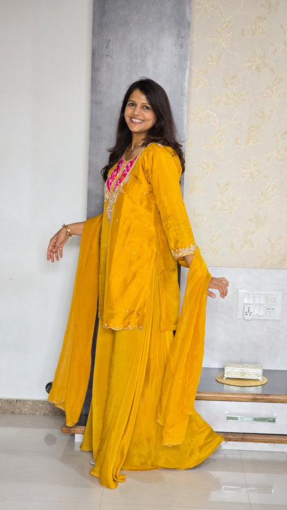 Yellow Bandhej Detailing Set