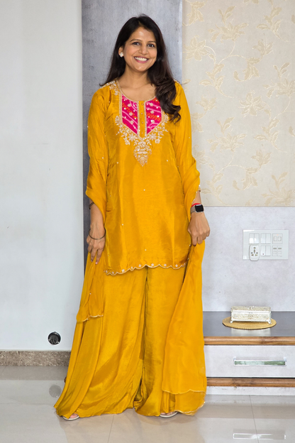 Yellow Bandhej Detailing Set