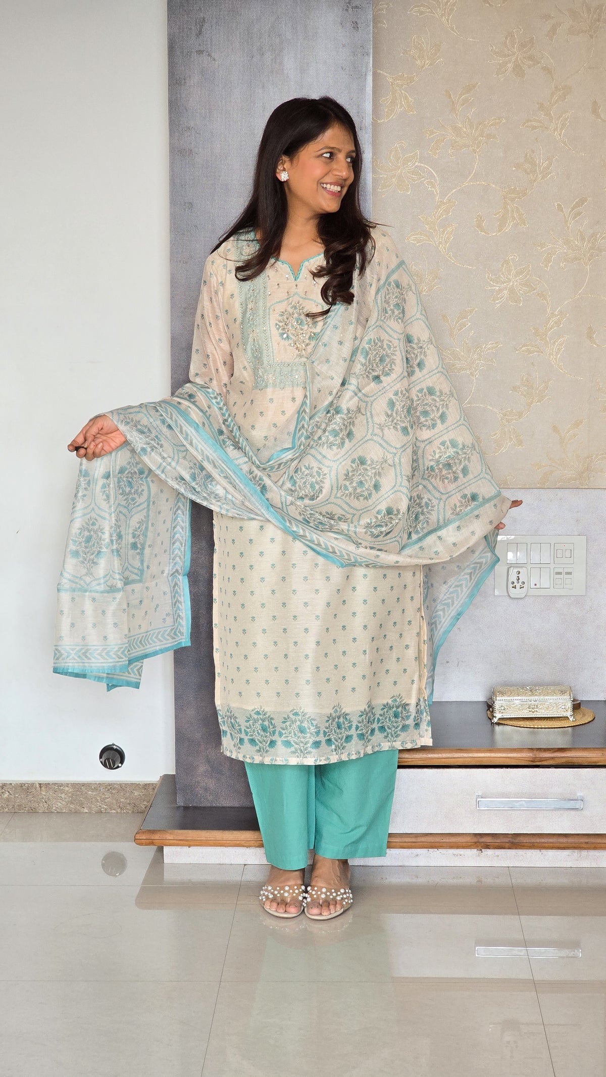 Neel Bahaar Set