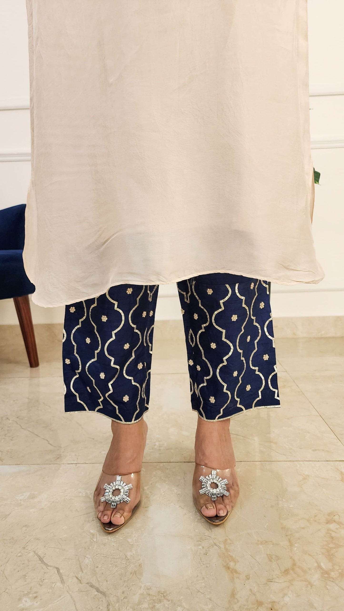 Mor Pankhi Jaal Pants With Off White Kaftan