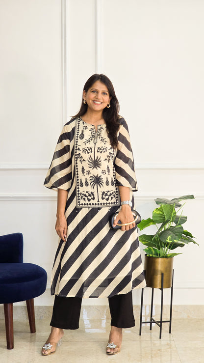Black and White Mul Set - View 2 - PinkTree by Shrutika