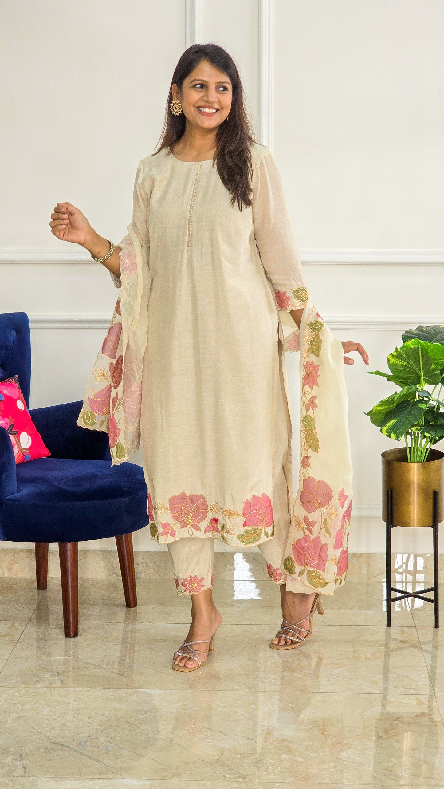 Off White Applique Suit Set